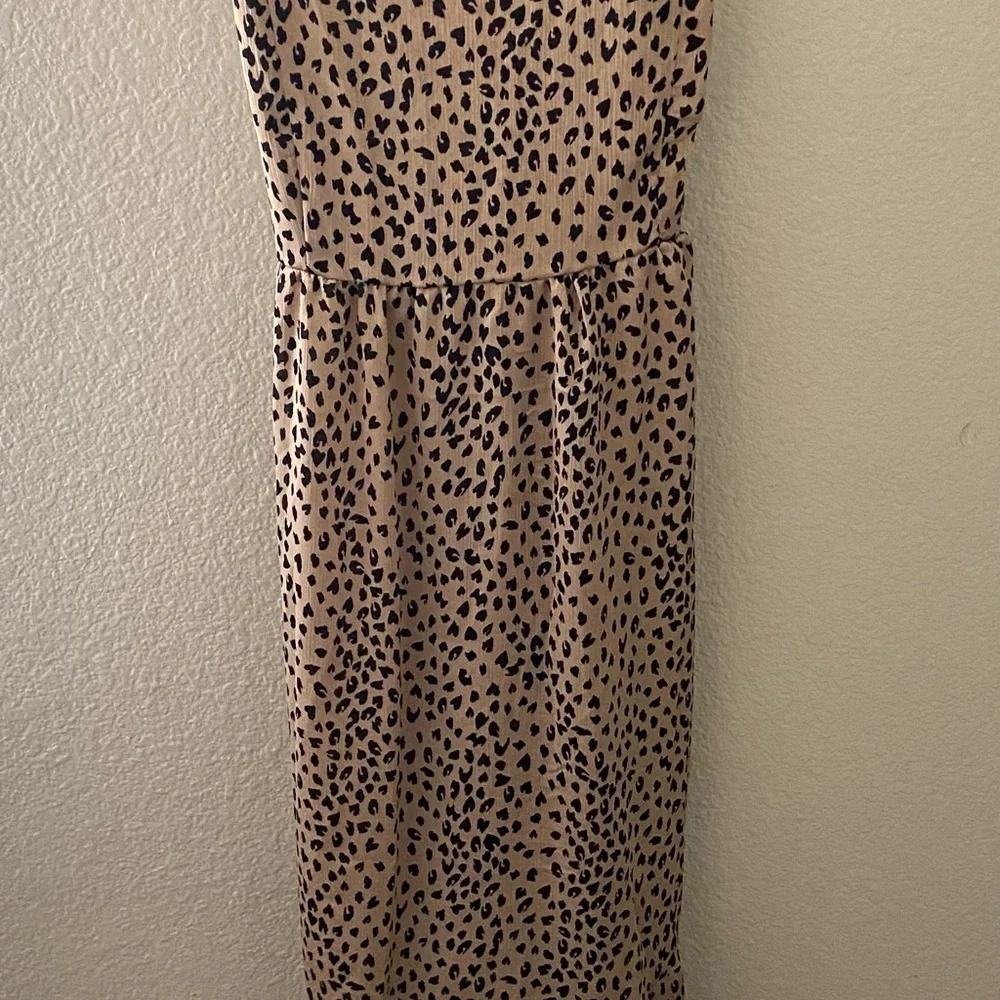 Dress, khaki leopard print, flown swing pleated hem, deep v neck,polyester - Picture 8 of 9